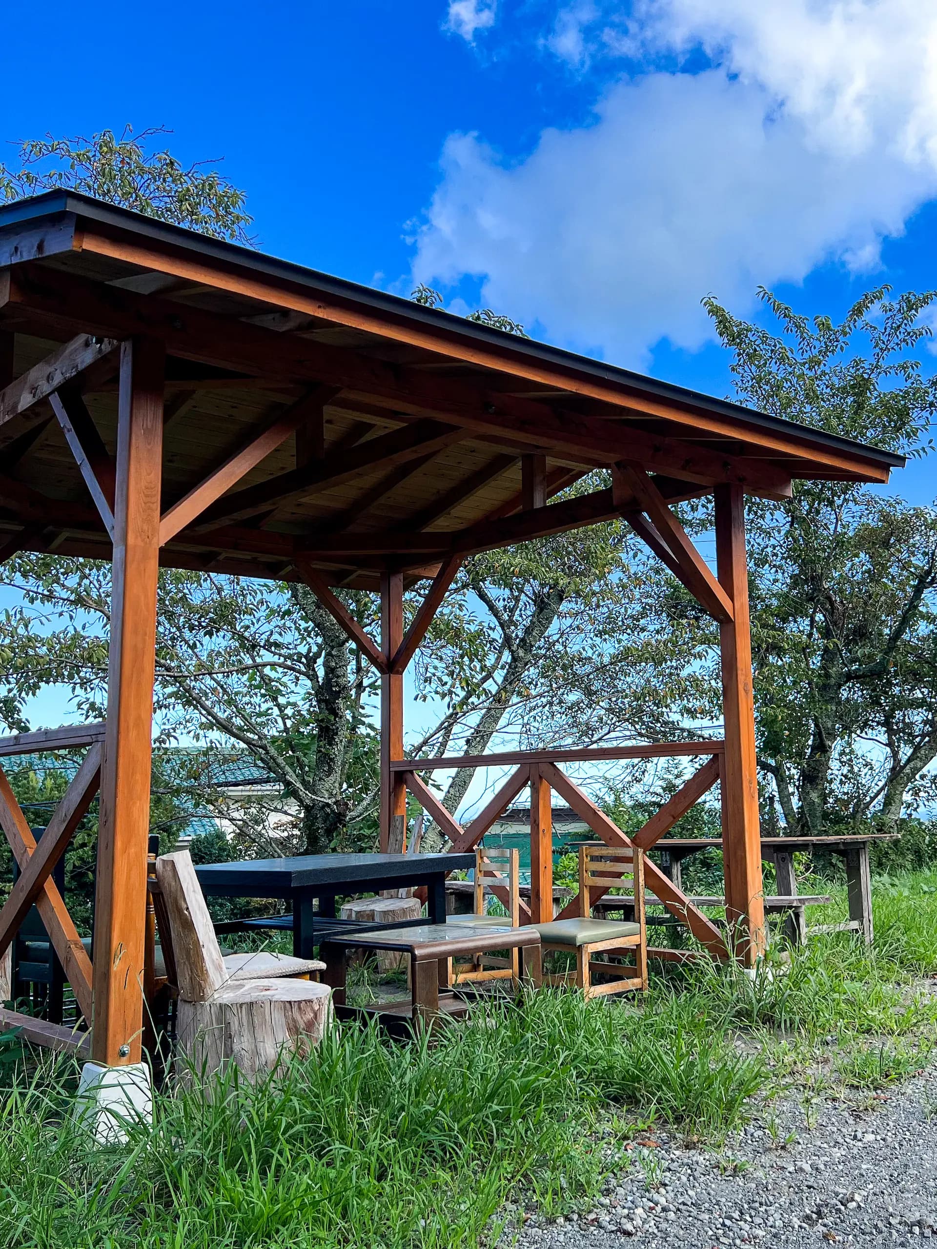 自治会館に設置されている東屋