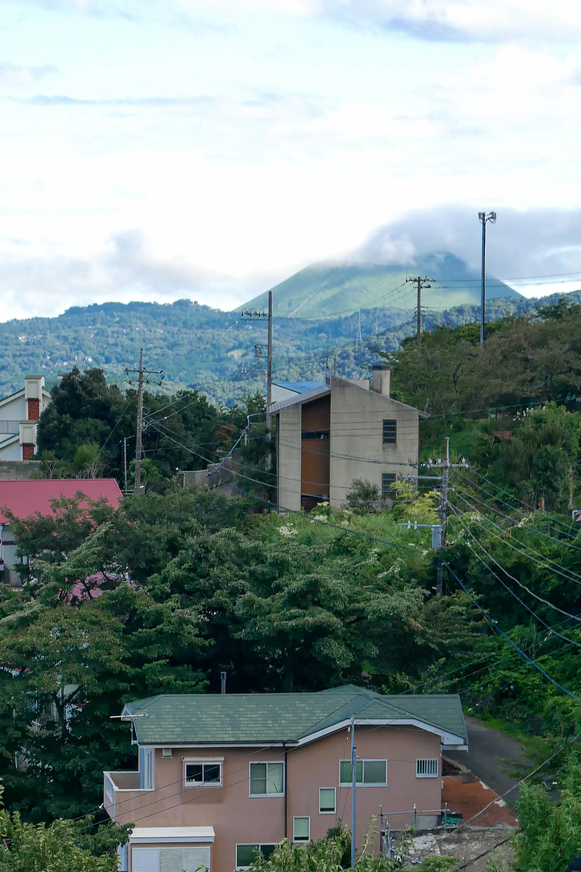 別荘地内から見た大室山